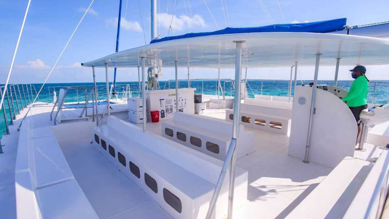 large catamaran with amazing features for a private catamaran tour