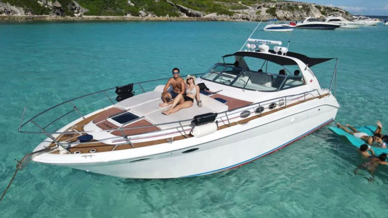 large catamaran with amazing features for a private catamaran tour